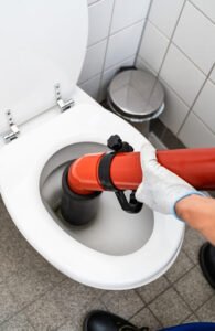 déboucher les toilettes